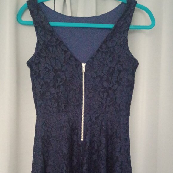 Juniors dress - Picture 2 of 3